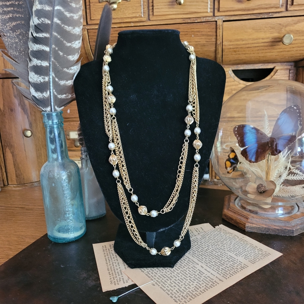 VTG Long Gold Toned and Faux Pearl Necklace - Picture 3 of 7